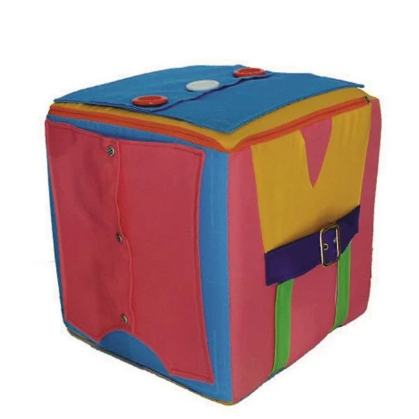 6 İşlevli Beceri Küpü (30x30x30 cm) – Öz Bakım ve Manipülatif Beceri İstasyonu