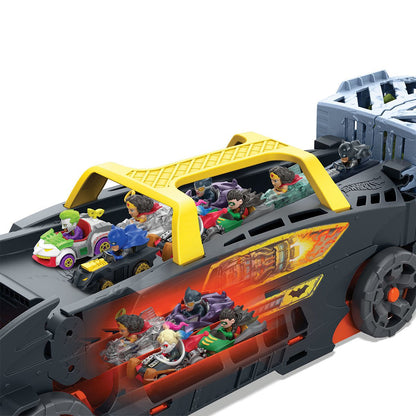 Hot Wheels RacerVerse Ultimate Batman Pist Seti - Dev Dönüşen Tır ve 3 Şeritli Yarış Heyecanı