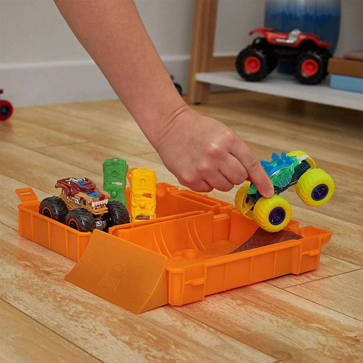 Monster Trucks Fuel N' Go Motosaurus - Taşınabilir Macera ve Akrobasi Seti