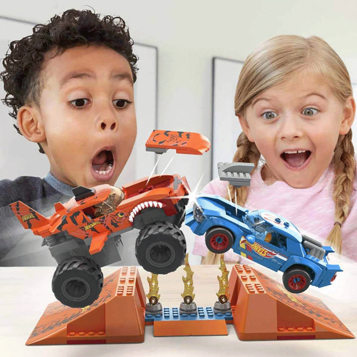 MEGA™ Hot Wheels® Smash n Crash Tiger Shark Çarpışma Seti - İnşa Et, Fırlat ve Parçala!